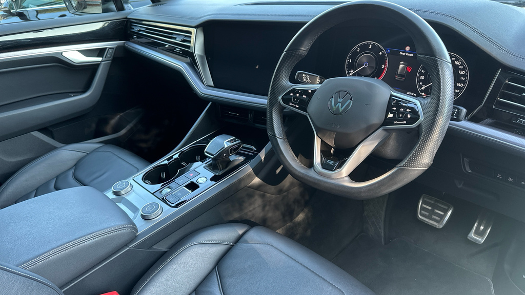 Volkswagen Touareg R-line Tech Plus White #9