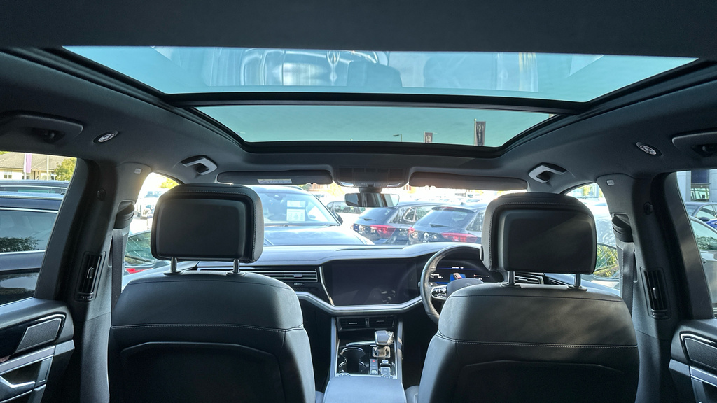 Volkswagen Touareg R-line Tech Plus White #21