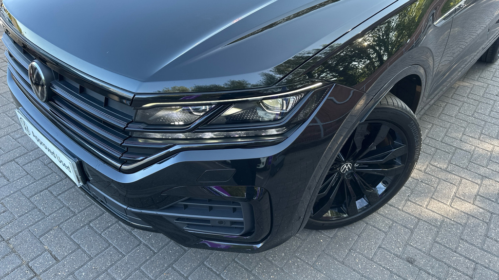 Volkswagen Touareg R-line Tech Plus White #61