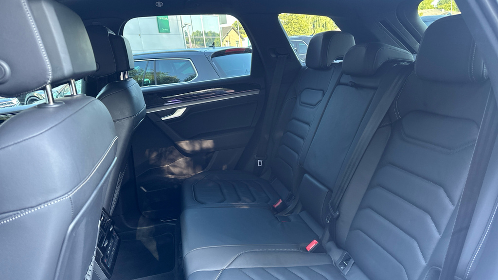 Volkswagen Touareg R-line Tech Plus White #14