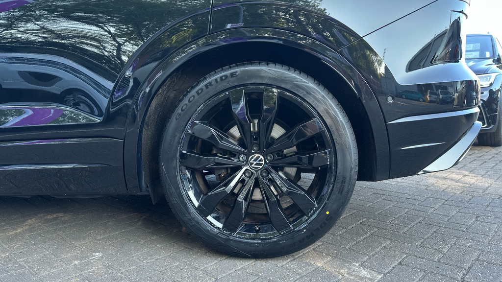 Volkswagen Touareg R-line Tech Plus White #20