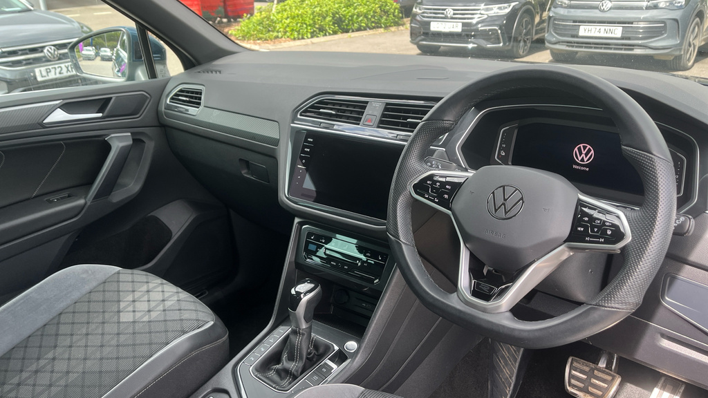 Volkswagen Tiguan Suv Black #9