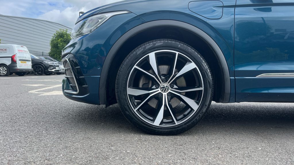 Volkswagen Tiguan Suv Black #18