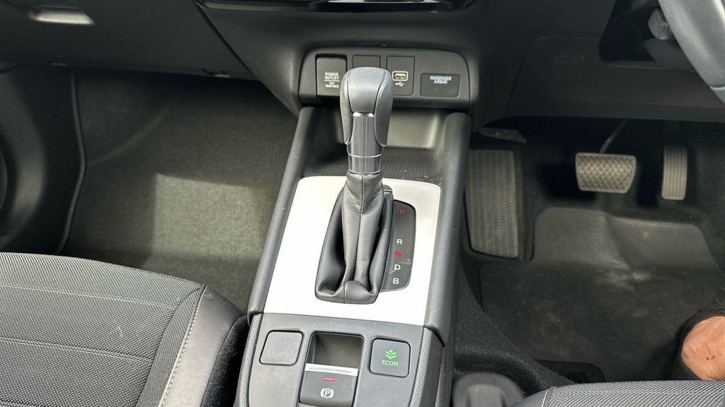 Honda Jazz 1.5 I-mmd Hybrid Sr Ecvt Red #39