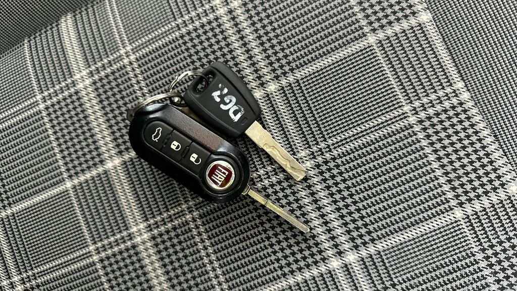 Fiat 500 1.0 Mild Hybrid Lounge White #25
