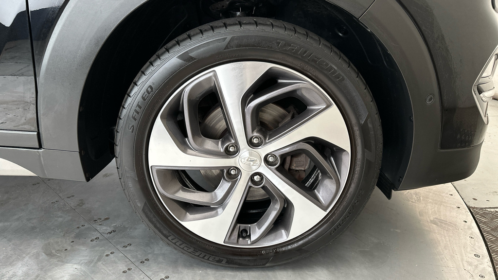 Hyundai Tucson 1.6 Crdi Premium 2Wd White #29