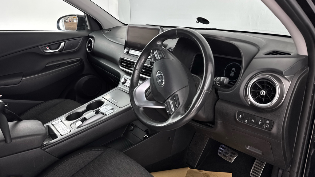 Hyundai Kona Kona Premium Ev White #9