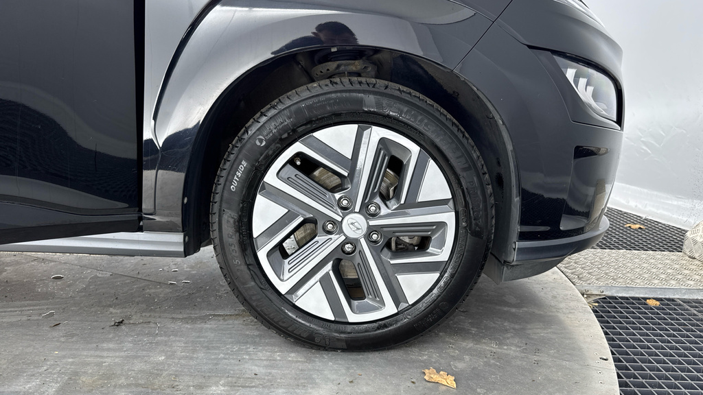 Hyundai Kona Kona Premium Ev White #18