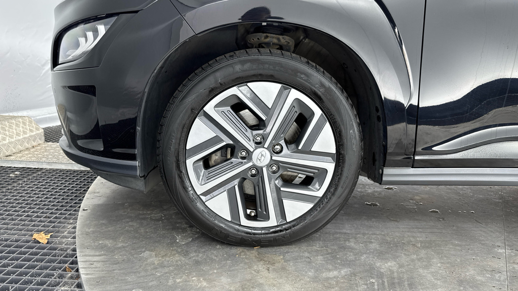 Hyundai Kona Kona Premium Ev White #19