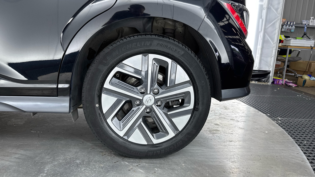 Hyundai Kona Kona Premium Ev White #20