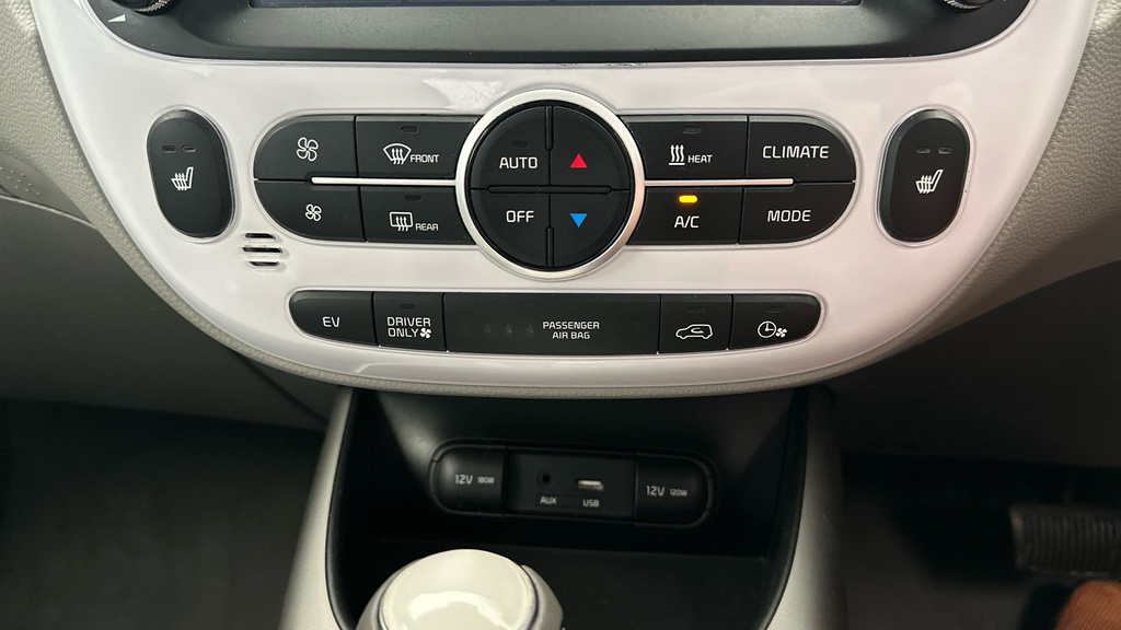 Kia Soul 30Kwh Ev Suv White #14