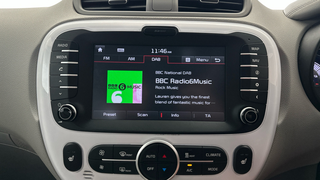 Kia Soul 30Kwh Ev Suv White #17