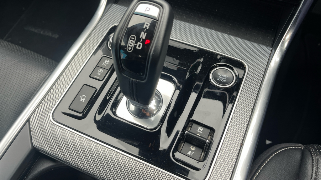 Jaguar XE Saloon 2.0 D R-sport 201919 White #31