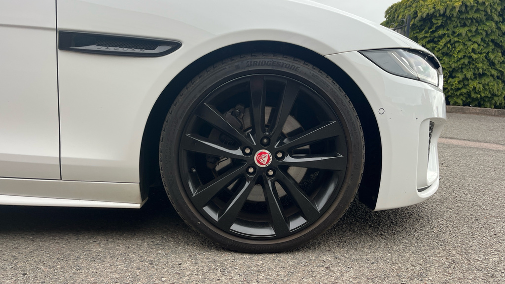 Jaguar XE Saloon 2.0 D R-sport 201919 White #18