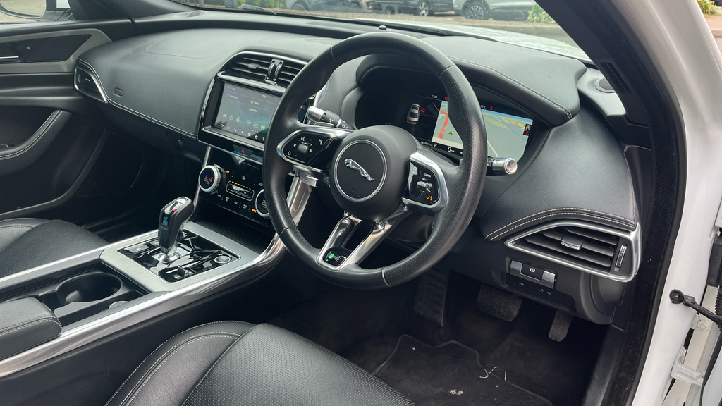 Jaguar XE Saloon 2.0 D R-sport 201919 White #9