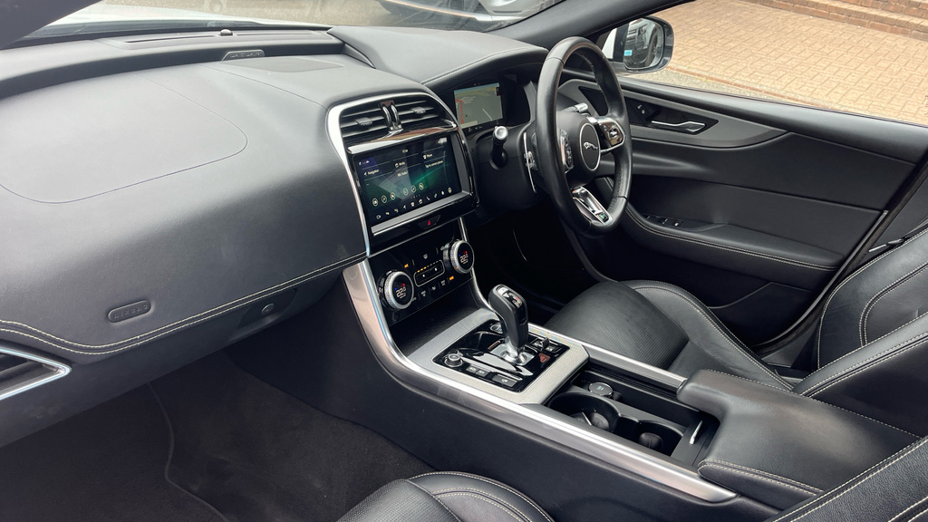 Jaguar XE Saloon 2.0 D R-sport 201919 White #10