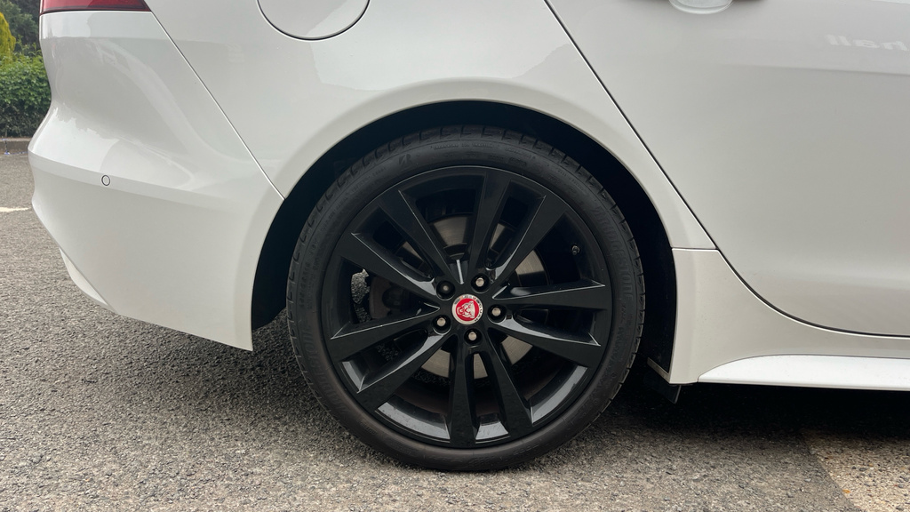 Jaguar XE Saloon 2.0 D R-sport 201919 White #17