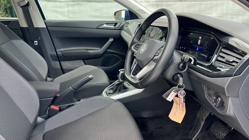 Volkswagen Polo 1.0 Life Black #28