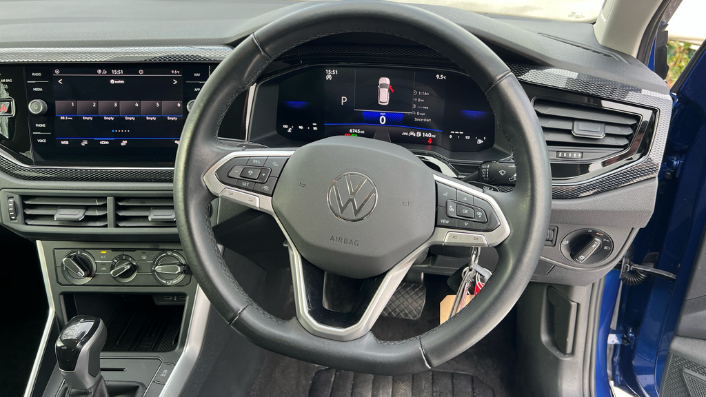 Volkswagen Polo 1.0 Life Black #29