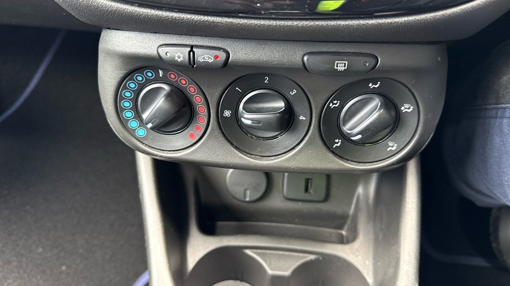 Vauxhall Corsa Vauxhall Corsa 1.4I Energy Hatchback White #36