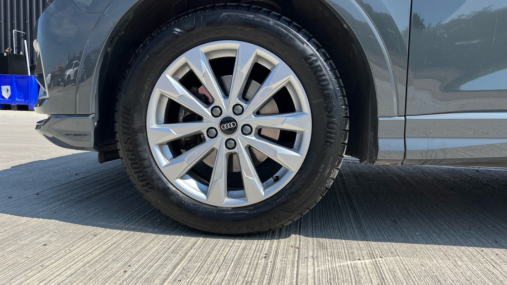 Audi Q3 Audi Q3 S Line 35 Tfsi 150 Ps S Tronic Blue #17