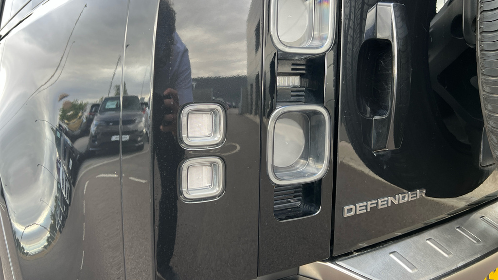 Land Rover Defender 2022 5.0 V8 518 Bhp Grey #31