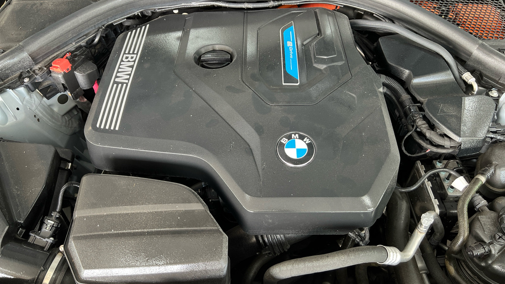 BMW 3 Series 330E M Sport Touring Blue #31