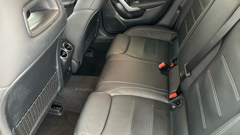 Mercedes-Benz CLA Class 1.3 Cla 200 Amg Line Premium 161 Bhp Blue #25