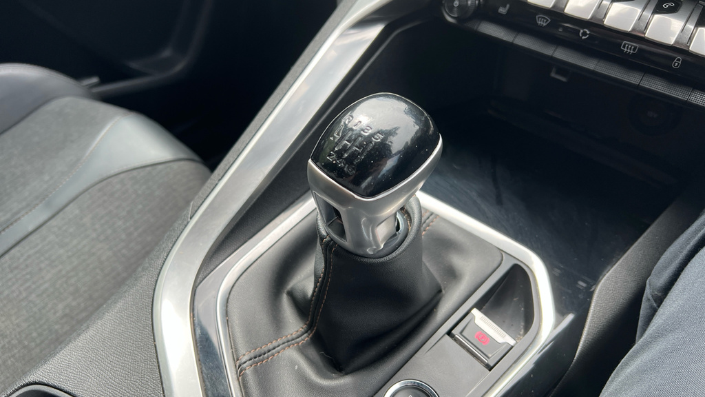 Peugeot 3008 Suv White #32