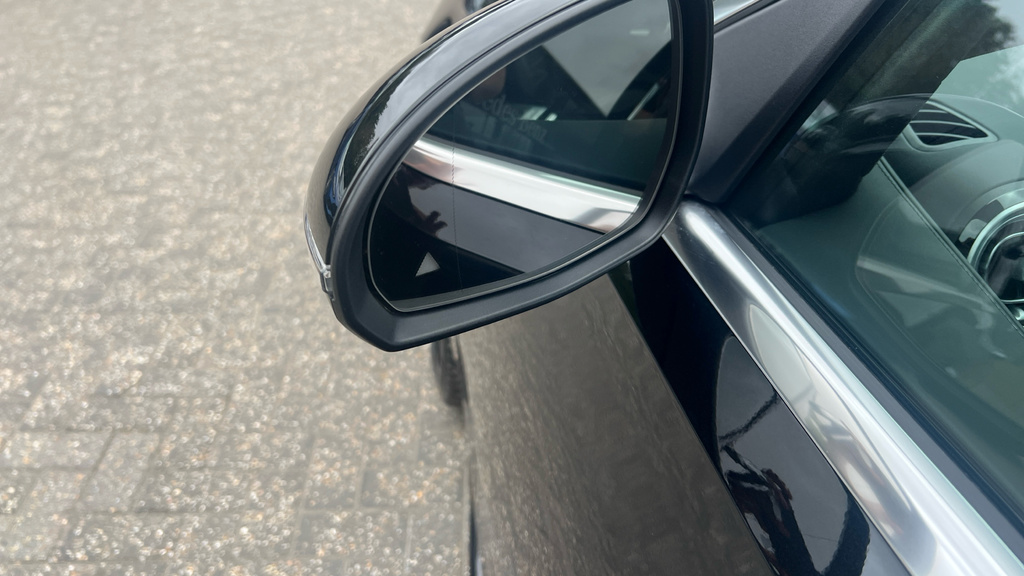 Mercedes-Benz C Class C300e Urban Edition 9G-tronic Black #33