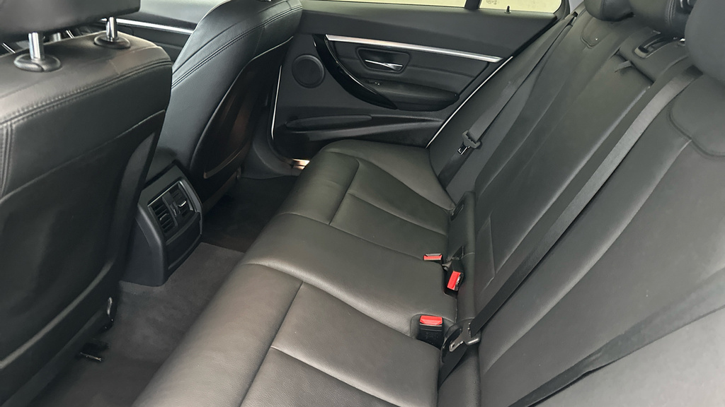 BMW 3 Series 2.0 330E 7.6Kwh M Sport Blue #18