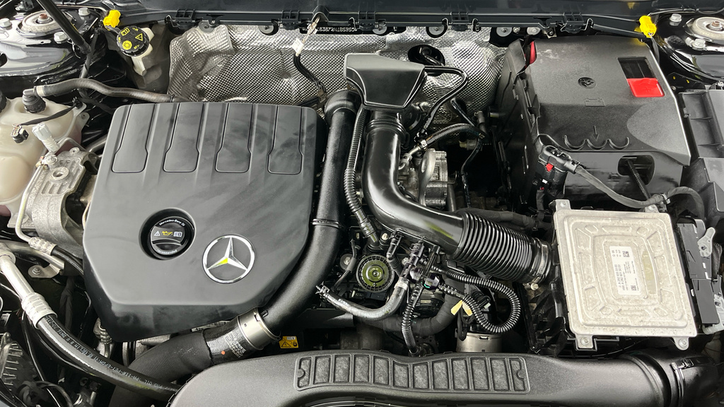 Mercedes-Benz CLA Class Saloon 1.3 Cla180 Amg Line Premium Plus 2 Coupe Black #22