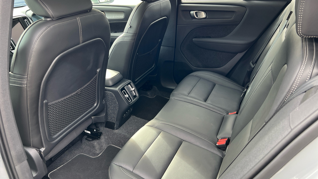Volvo XC40 B4 Plus Dark - Mild Hybrid 360 Degree #13