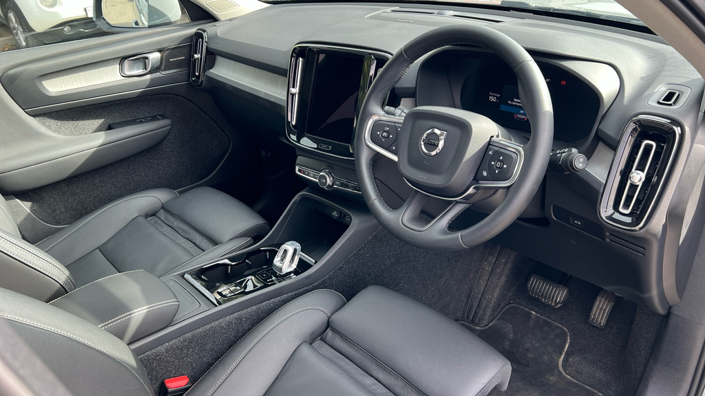 Volvo XC40 B4 Plus Dark - Mild Hybrid 360 Degree #9