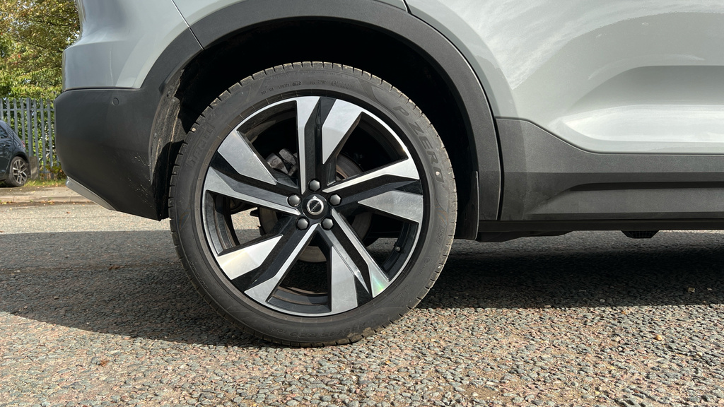 Volvo XC40 B4 Plus Dark - Mild Hybrid 360 Degree #32