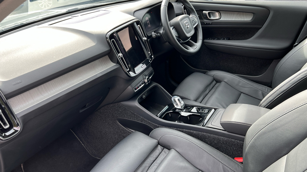 Volvo XC40 B4 Plus Dark - Mild Hybrid 360 Degree #10