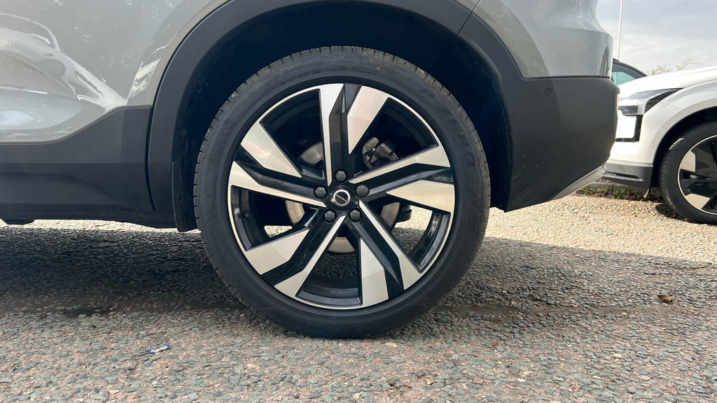 Volvo XC40 B4 Plus Dark - Mild Hybrid 360 Degree #11