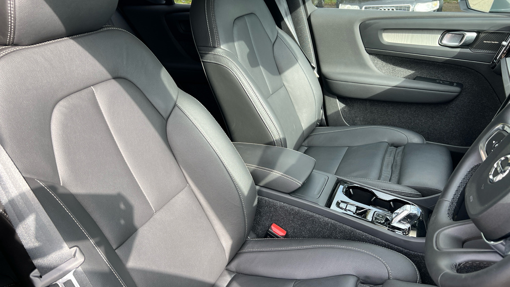Volvo XC40 B4 Plus Dark - Mild Hybrid 360 Degree #19