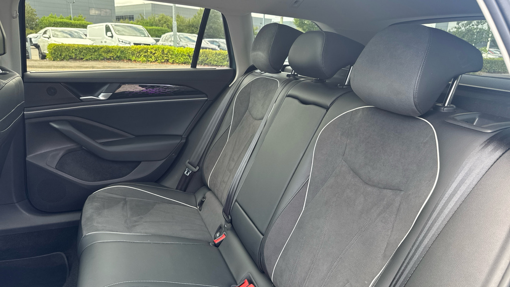 Volkswagen Passat 1.5 Tsi Ehybrid 272 R-line Dsg Black #14