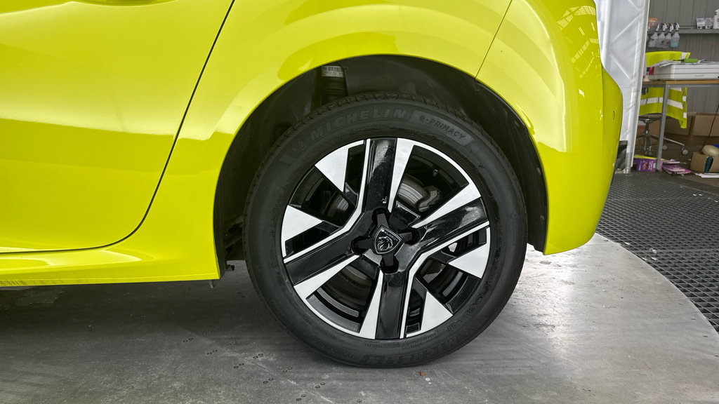 Peugeot e-208 100Kw Allure 50Kwh Yellow #20