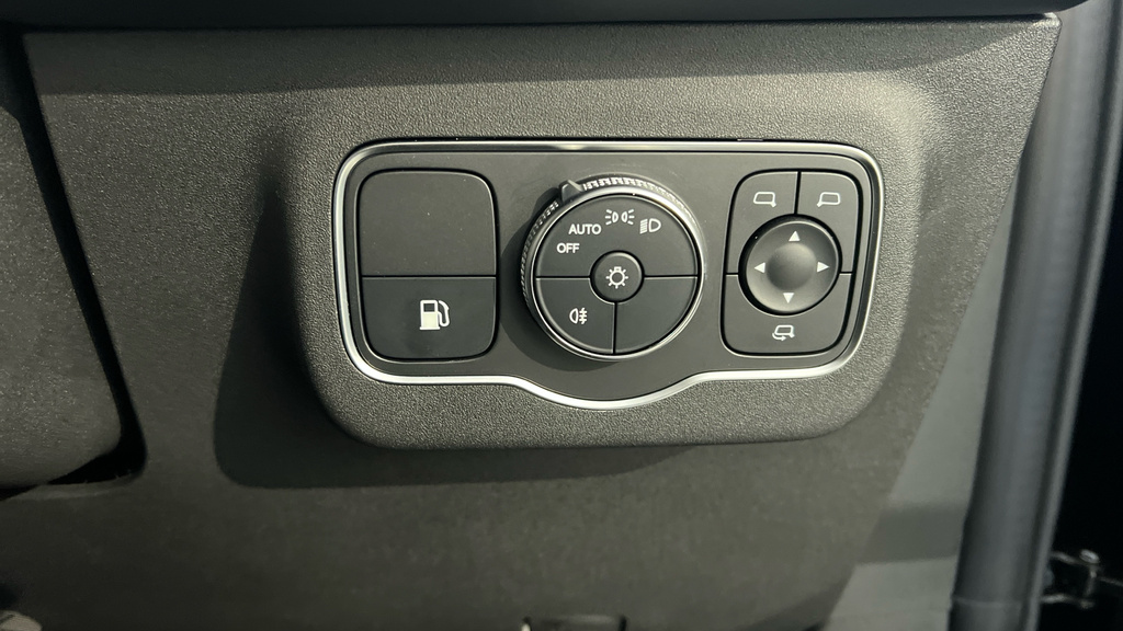 Omoda 9 1.5T Shs 34.46Kwh Noble Suv Plug In Hyb White #44