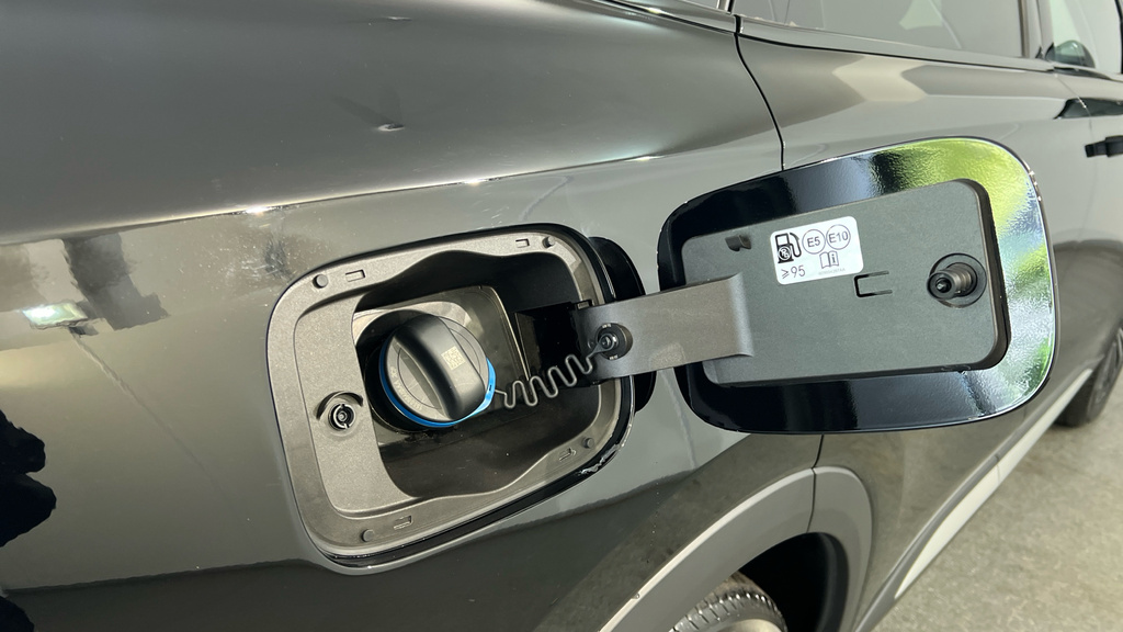 Omoda 9 1.5T Shs 34.46Kwh Noble Suv Plug In Hyb White #39