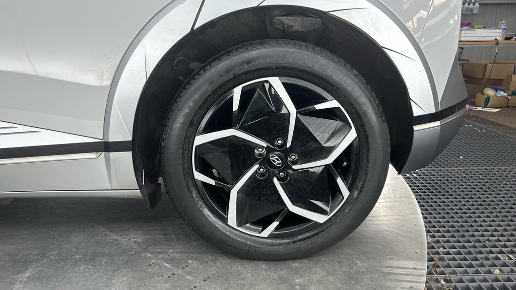 Hyundai Ioniq 5 Premium Gold #20