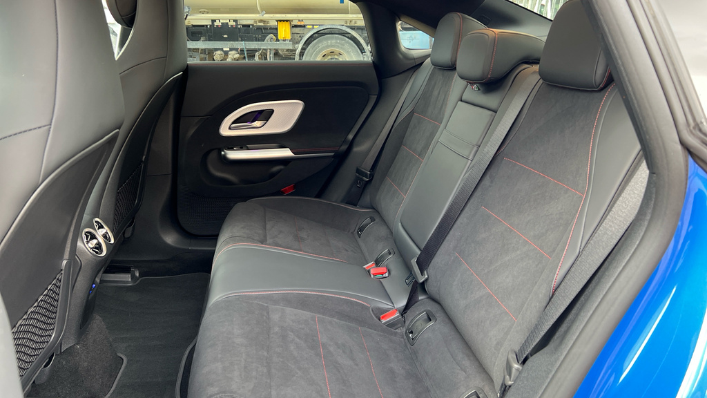 Mercedes-Benz CLA Class 1.3 Cla180h Mhev Amg Line Premium Plus Shooting Black #29
