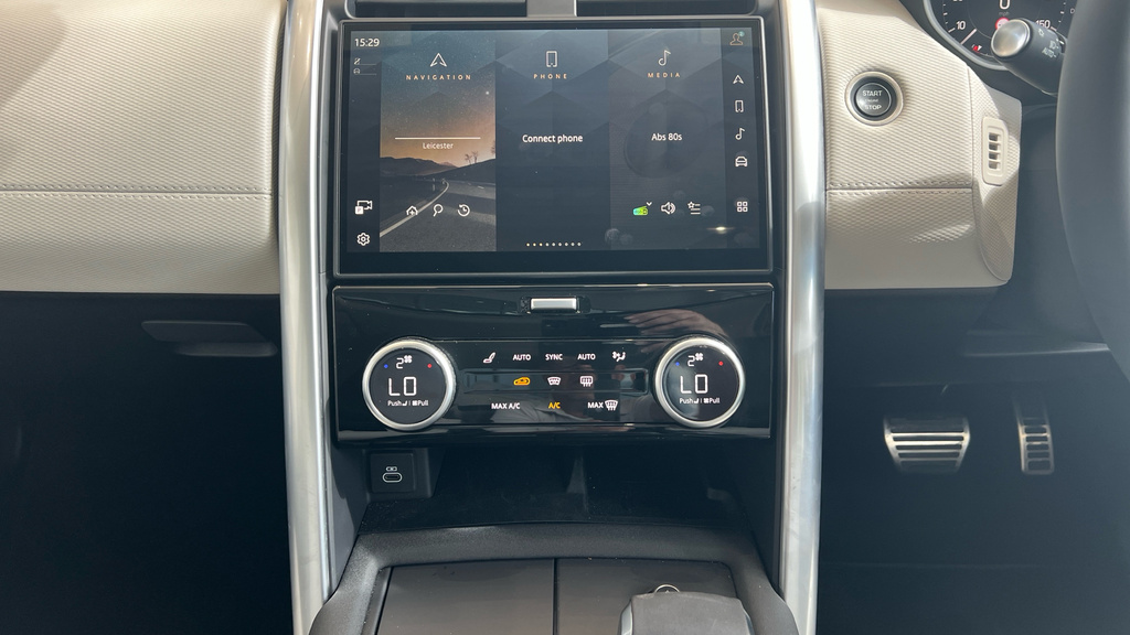 Land Rover Discovery D350 Se Commercial White #11
