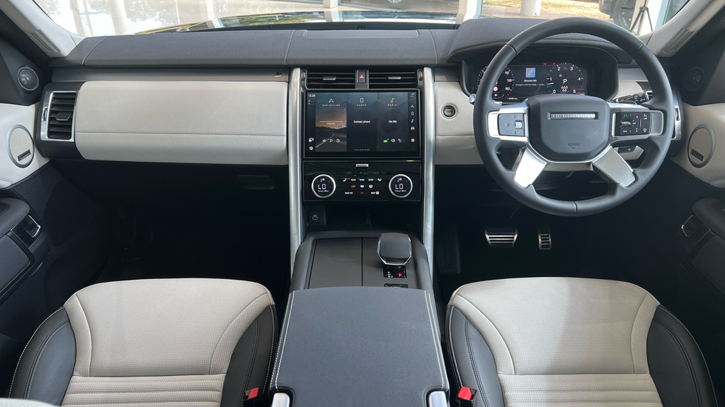 Land Rover Discovery D350 Se Commercial White #21
