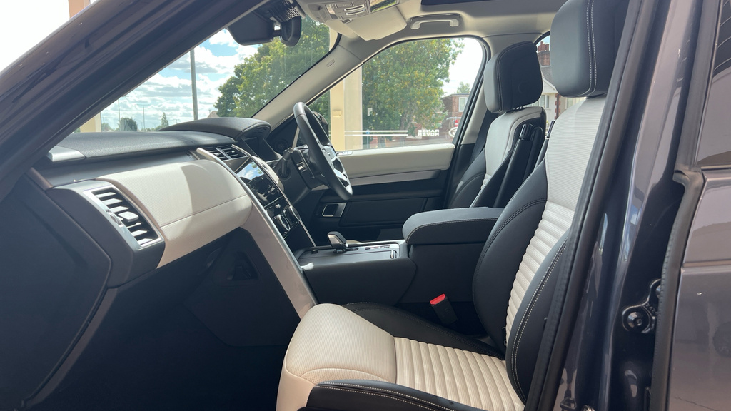 Land Rover Discovery D350 Se Commercial White #19