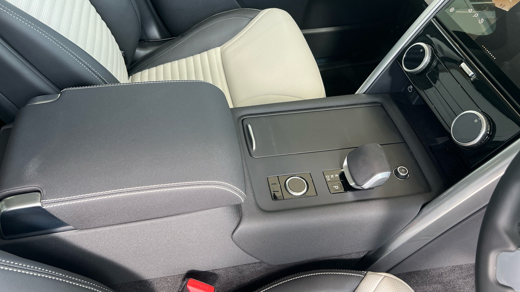Land Rover Discovery D350 Se Commercial White #42