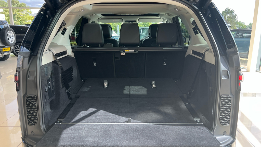 Land Rover Discovery D350 Se Commercial White #14