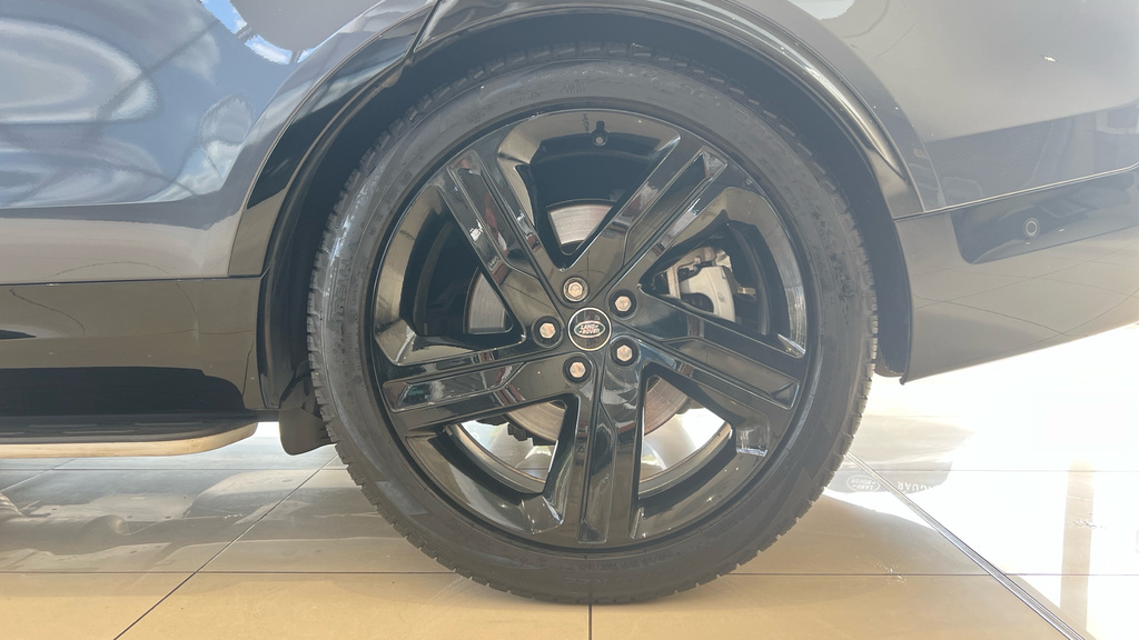 Land Rover Discovery D350 Se Commercial White #17